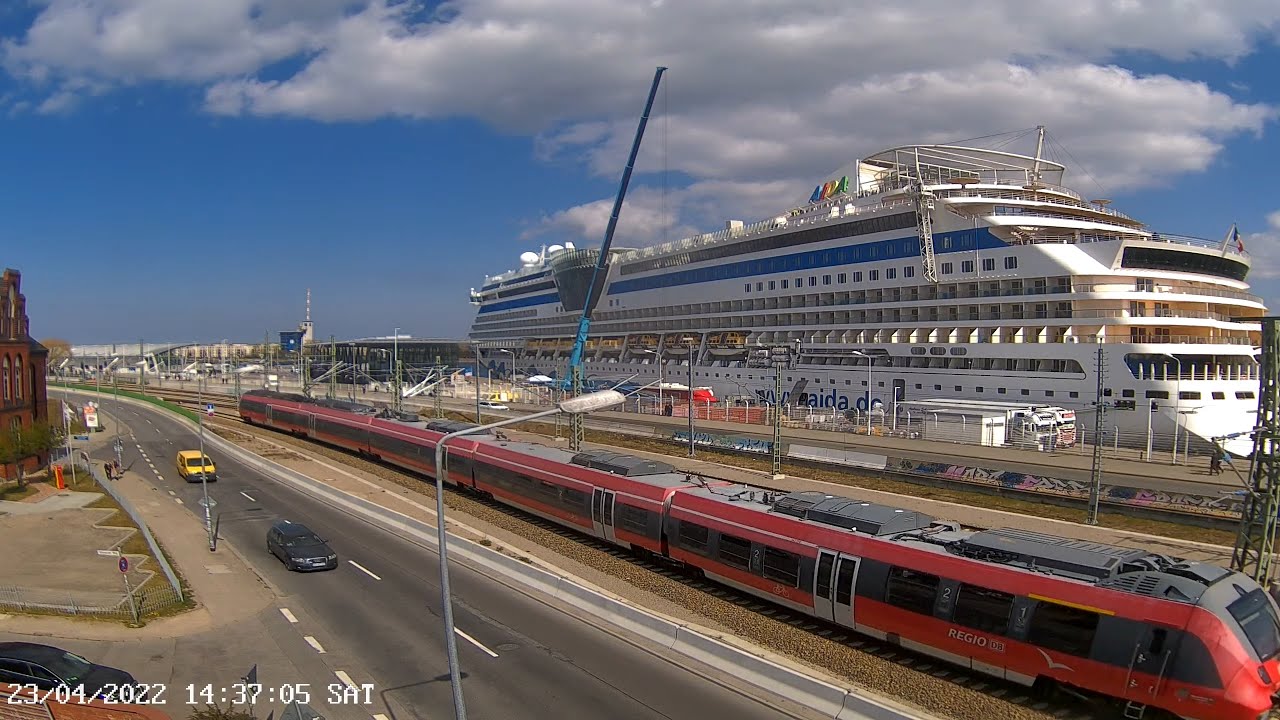 Live webcam view of Cruise Terminal Pier 7 & 8