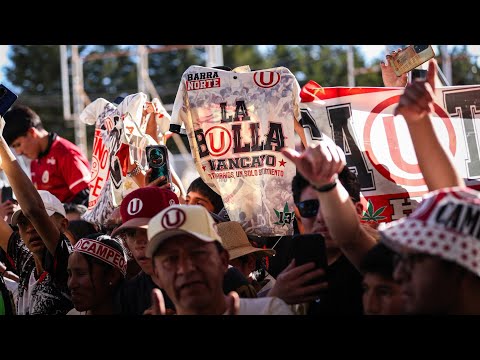 "BANDERAZO CREMA EN TARMA - Así fue el recibimiento de la hinchada merengue" Barra: Trinchera Norte &bull; Club: Universitario de Deportes &bull; País: Peru