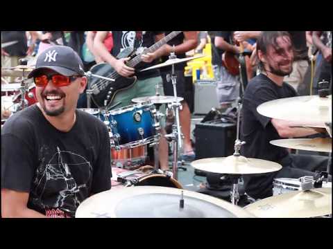 ROCK REUNION 100 rockers play T.N.T AC/DC (Cover)