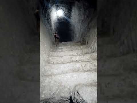 mi hija y yo dentro de las tumbas ancestrales inza cauca, colombia