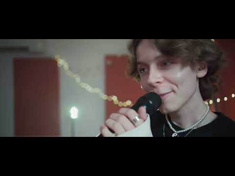 Minimal Wind - internet is getting old (feat. Andreas) | Live @ Studio89