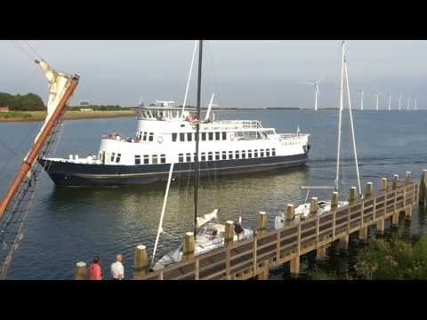 Lijndienst Urk - Enkhuizen De Zuiderzee vaart haven Urk binnen 07-08-2017 19:34 uur