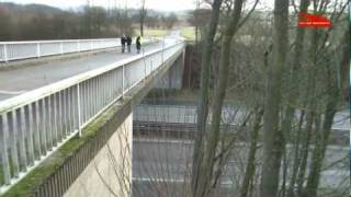 preview picture of video 'Mordversuch mit Baumstamm - Gefährlicher Eingriff in den Straßenverkehr(14.01.2012)'