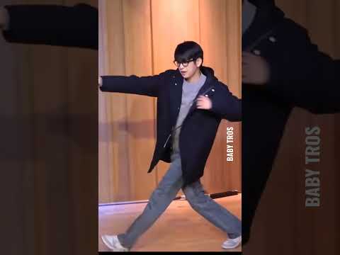 Park Jinyoung Dancing to Hype Boy #jinyoung #got7 #hypeboy #challenge #newjeans #sbs #radio