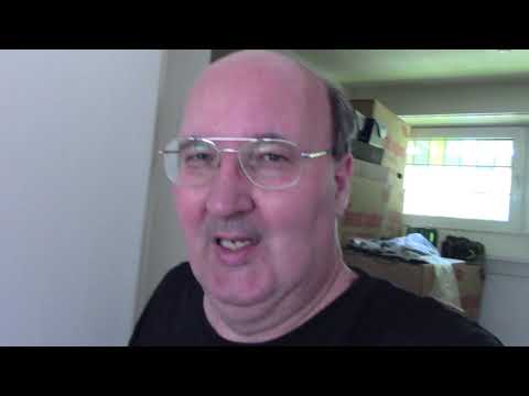 MongoTV_2870 - Hjemme Fra Gåtur Med Nye Sejlersko Der GNAVER Lidt