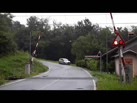Passaggio a livello Podstenje (Slo)//Spoorwegovergang//Železniški prehod//Railroad crossing