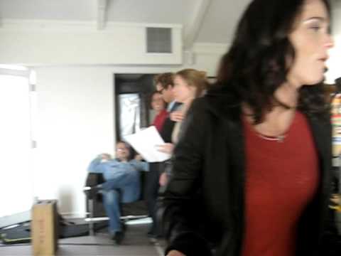 Robin Tunney Makes a Funny Face - The Mentalist Behind the Scenes