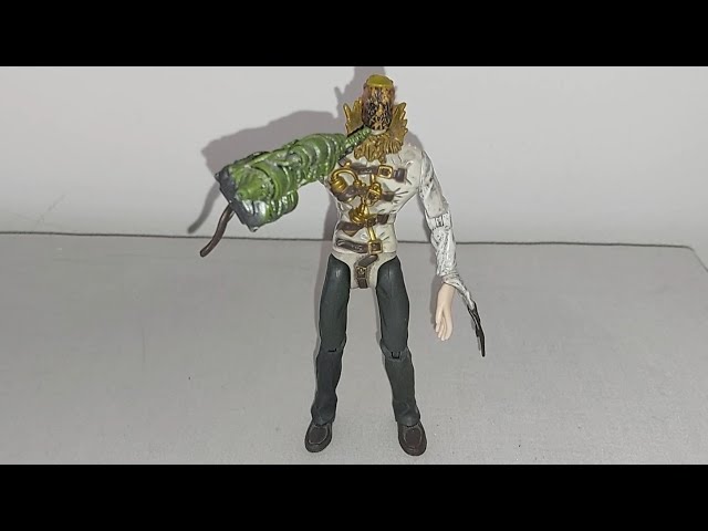 Vídeo relacionado con Batman Begins DC Multiverse Action Figure Scarecrow (versión Chase) 18 cm