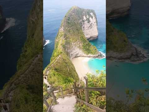 Ilaiyaraja & Swarnalatha’s Magic Kelingking Beach’s Natural Wonder 🌊🎶 #shorts #bali #viral