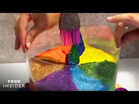 海嘯蛋糕散發著冰爽的氣息。 (Tsunami Cakes Ooze With Icing)