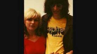 Joey Ramone &amp; Debbie Harry - Go Lil Camaro Go (Live 1987)