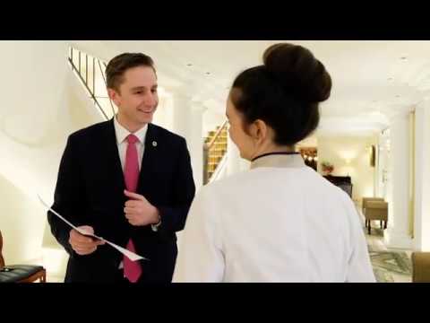 Simply ernsthaft! Arbeiten in Kölns Grandhotel!