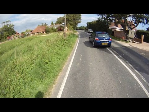 HV56XDO - Solid Line Overtake Into Traffic