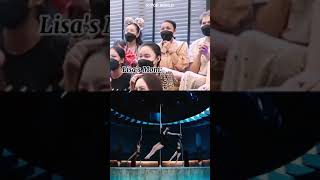 Download lagu Lisa's mom and dad priceless reaction while watching 'Lalisa'😍❤️ mp3