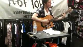 "I Don't Know If You're Alone" Zac Garren @Hot Topic