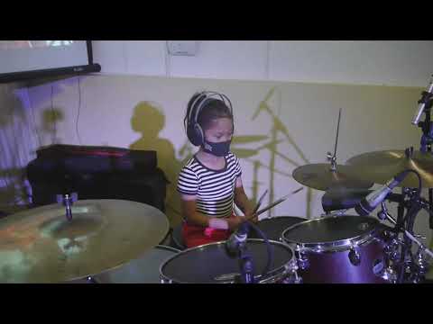 Fadila Ara cover Beraksi - Kotak