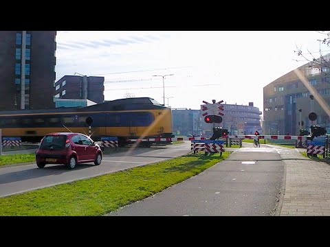 Spoorwegovergang Alphen a/d Rijn | Dutch railroad crossing