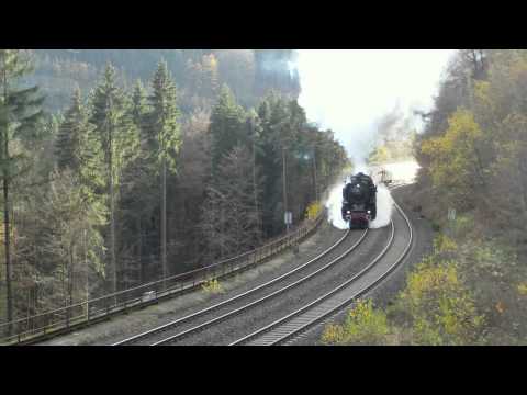 01 150 und 01 202 donnern am 9.11.2013 bei "km 80" die Schiefe Ebene hoch