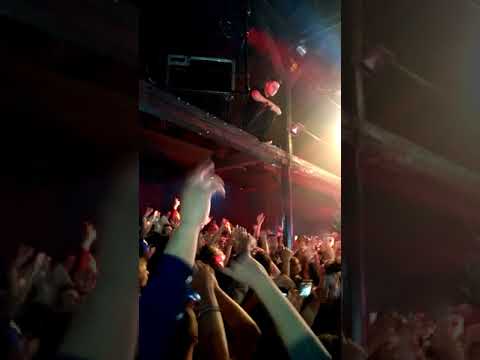 Quebonafide Rzeszów Koncert 2017 - Krzy Krzysztof skacze na publikę