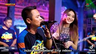 Download lagu story wa 'Yowes Modaro' adella mp3