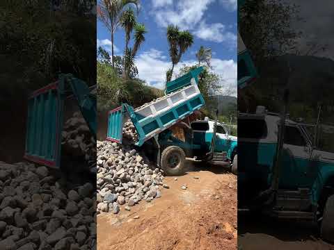Tres viajes, tres subidas en reversa y cientos de piedras cargadas una por una. 😮⛰️ ¿Lo logramos?