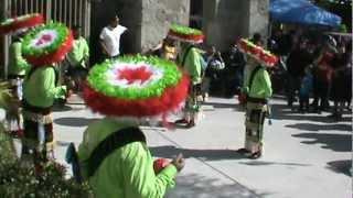 preview picture of video 'en santa paula danzando al santo nino de atocha danza 3 d mayo'