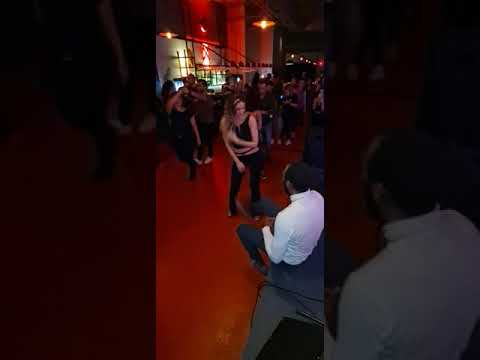 Salsa Cubana con Victor Gonzalez