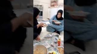 Download lagu keseruan tkw Qatar makan bareng teman2 mp3