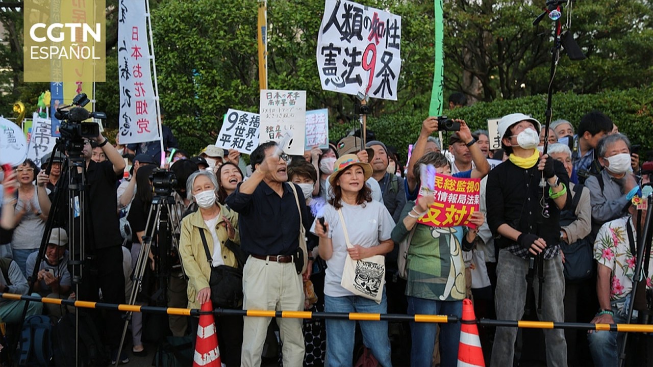Manifestantes se oponen a expansión militar y revisión constitucional del Gobierno de Takaichi
