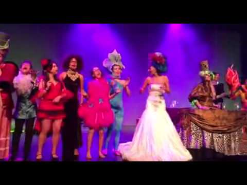 O Primeiro Natal com Wanda Stuart e Kids on Broadway no Teatro Armando Cortez