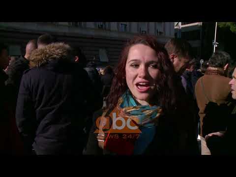 Studentet i rikthehen protestes para Kryeministrise, vijojne bojkotin | Abc News Albania