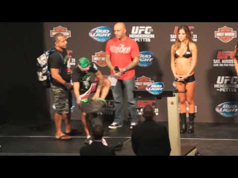 UFC 164: Tim Elliott vs.  Louis Gaudinot  - Weigh-In
