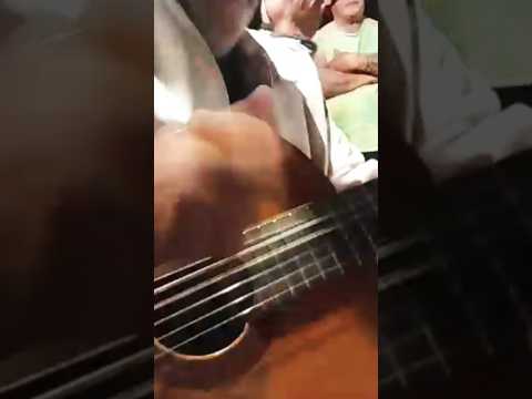 #jujuy #argentina #norte #purmamarca #guitarra #plaza #guitarreada #gigante #chacarera #folclore