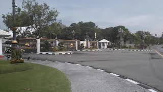 preview picture of video 'Đoàn xe hộ tống quốc vương Brunei trở về hoàng cung'