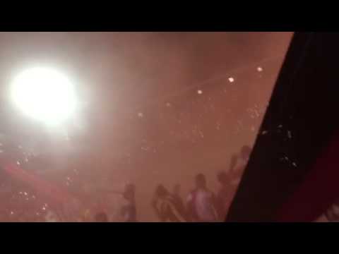 "Salida del Glorioso Rojinegro LDA Final 23-12-15" Barra: La 12 &bull; Club: Alajuelense