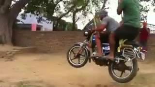 faze tari cu motocicleta pe leangan