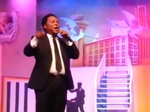 Junior Kelly Marchena - Grandioso es nuestro Dios en vivo