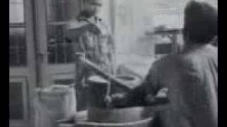 Download lagu Jakarta, Indonesia - A Tahu Factory 1946 - Tempo Doeloe mp3