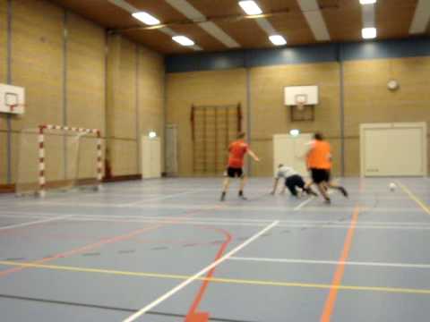SDZZ A1 - Aarie scoort rebound