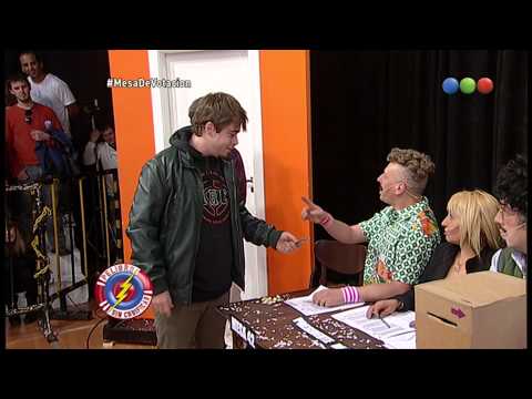 l Rebo cordobés en la mesa de votación -Peligro Sin Codificar