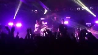 Issues- Late live debut