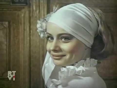 Мария ЕВСТИГНЕЕВА и Андрей СОКОЛОВ Она с метлой он в черной шляпе 1987