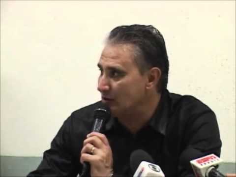 BASTIDORES VESTIÁRIO CORINTHIANS COMEMORANDO TITULO BRASILEIRO 2011