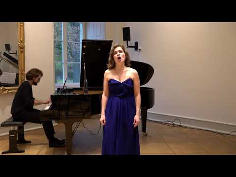 Doris Maria Posdziech sings "Freundliche Vision" (Richard Strauss)