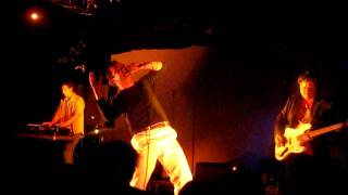 Future Islands - An Apology - Live @ The Echoplex