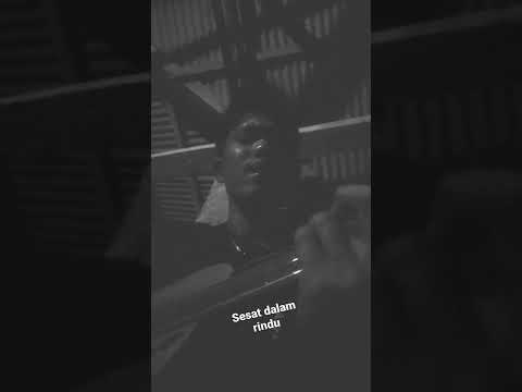 sesat dalam rindu..