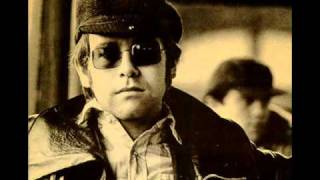 It's Getting Dark In Here - Elton John (with lyrics)