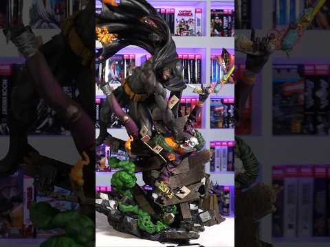 This Batman vs Joker Statue has SO MANY Pieces!