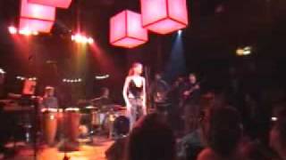 Jessica Hirschi performing Sister Live@Openmic Kaufleuten