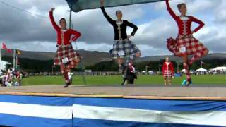 preview picture of video 'Newtonmore Highland Games Dancing'